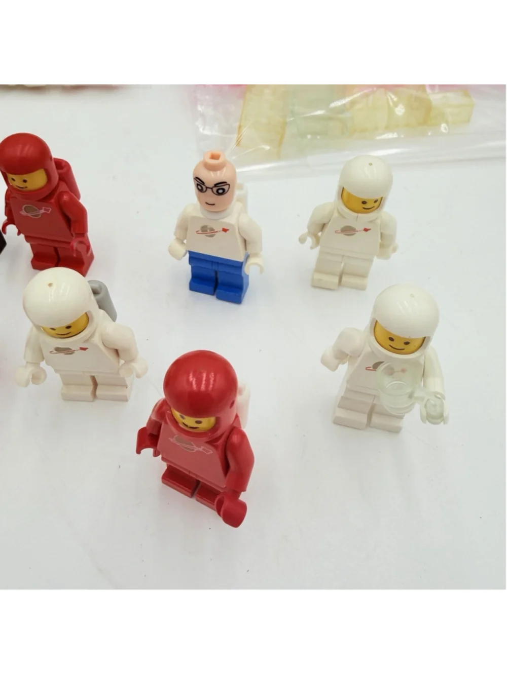 LEGO Classic Space Lot 9 Minifigs 4 Moon Baseplates Roadway LL924 Parts